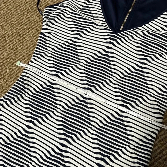 Guess Los Angeles Sleeveless V-Neck Bodycon Diamond Pattern Dress - Picture 15 of 15